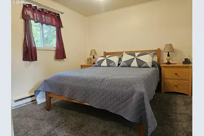 466 S 6th St, Independence, OR 97351 - Photo 6