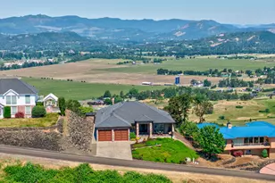 2960 NW Stacie Ct, Roseburg, OR 97471 - Photo 2