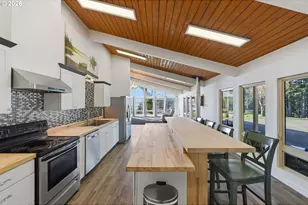 94475 Golf Course Ln, North Bend, OR 97459 - Photo 18