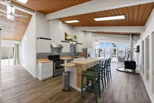 94475 Golf Course Ln, North Bend, OR 97459 - Photo 18