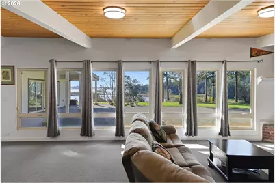 94475 Golf Course Ln, North Bend, OR 97459 - Photo 32