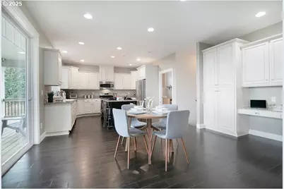 140 Nordstrom Ln, Kelso, WA 98626 - Photo 10