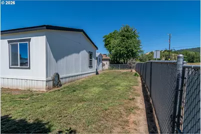 105 NW Stephanie Ct, Winston, OR 97496 - Photo 34