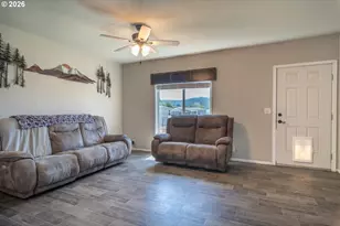 105 NW Stephanie Ct, Winston, OR 97496 - Photo 4