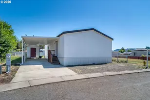 105 NW Stephanie Ct, Winston, OR 97496 - Photo 2