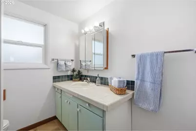 1090 Corydon St, Eugene, OR 97401 - Photo 32