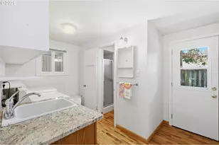 1090 Corydon St, Eugene, OR 97401 - Photo 18