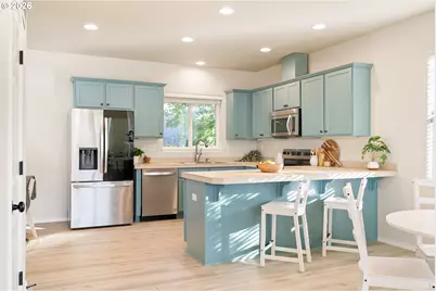 8062 SW 33rd Pl, Portland, OR 97219 - Photo 6