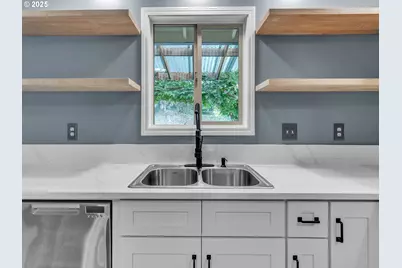 218 NW Ash St, McMinnville, OR 97128 - Photo 12