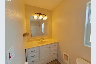 2001 E 10th St, The Dalles, OR 97058 - Photo 12