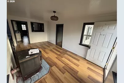 1066 S 8th St, Coos Bay, OR 97420 - Photo 8