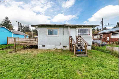1066 S 8th St, Coos Bay, OR 97420 - Photo 4