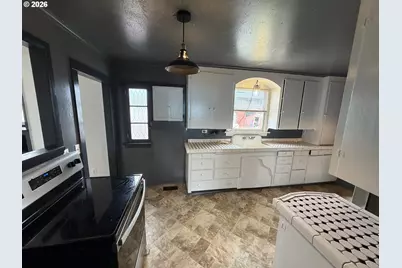 1066 S 8th St, Coos Bay, OR 97420 - Photo 14