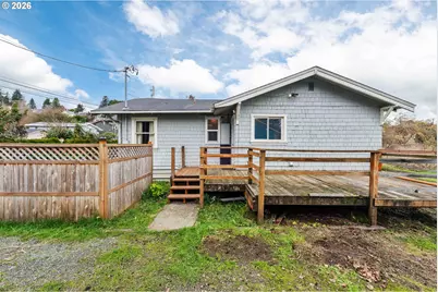 1066 S 8th St, Coos Bay, OR 97420 - Photo 2