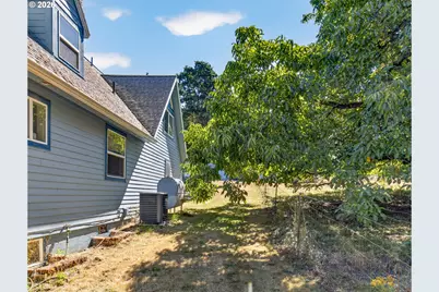 4384 NE Crooked Finger Rd, Scotts Mills, OR 97375 - Photo 8