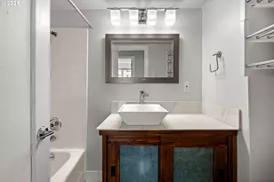 2211 SW Park Pl, Portland, OR 97205 - Photo 24