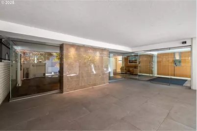2211 SW Park Pl #603, Portland, OR 97205 - Photo 4