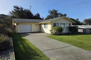 94044 Azalea Ln, Gold Beach, OR 97444 - Photo 2