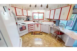 30235 Eagleview Dr, Gold Beach, OR 97444 - Photo 10