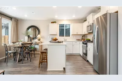 105 Greencrest St NE, Salem, OR 97301 - Photo 8