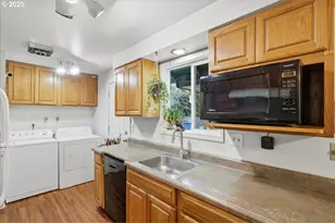 6155 SW Shannon Ct, Beaverton, OR 97008 - Photo 8