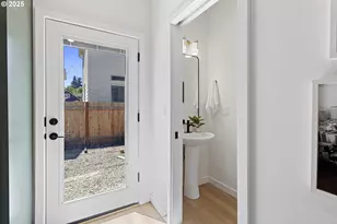 6914 N Swift St, Portland, OR 97203 - Photo 16