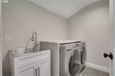 3615 SW Huber St, Portland, OR 97219 - Photo 12