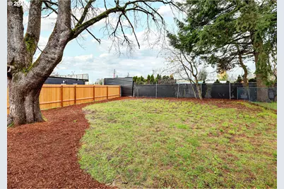 8225 SE Raymond Ct, Portland, OR 97266 - Photo 12