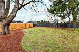 8225 SE Raymond Ct, Portland, OR 97266 - Photo 12