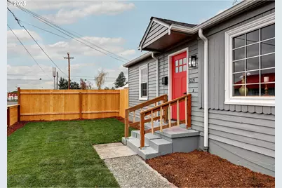 8225 SE Raymond Ct, Portland, OR 97266 - Photo 2