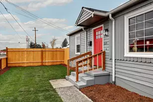 8225 SE Raymond Ct, Portland, OR 97266 - Photo 2