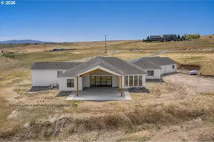 823 Horseshoe Bend Rd, Centerville, WA 98613 - Photo 6
