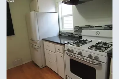 575 23rd St, Salem, OR 97301 - Photo 10