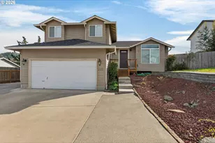 209 NE Rose Ridge Dr, Winston, OR 97496 - Photo 1
