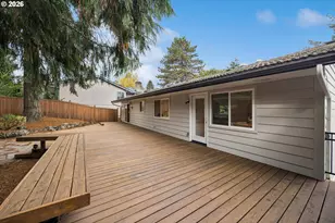2730 SW Plum Ct, Portland, OR 97219 - Photo 32