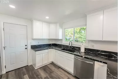 226 SE 157th Ave, Portland, OR 97233 - Photo 16