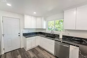 226 SE 157th Ave, Portland, OR 97233 - Photo 16