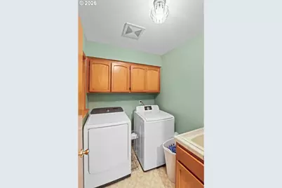 372 Thornbrook Dr, Merlin, OR 97532 - Photo 16