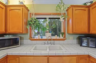 372 Thornbrook Dr, Merlin, OR 97532 - Photo 12