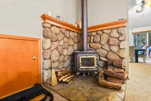 372 Thornbrook Dr, Merlin, OR 97532 - Photo 6