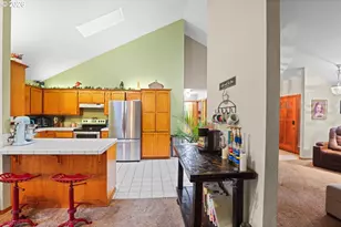 372 Thornbrook Dr, Merlin, OR 97532 - Photo 8