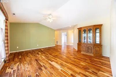 1203 E Second Ave, Sutherlin, OR 97479 - Photo 4