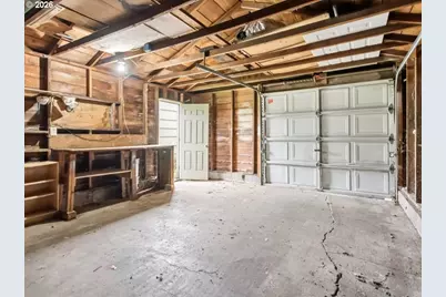 8234 NE Webster St, Portland, OR 97220 - Photo 32