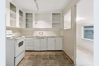 8234 NE Webster St, Portland, OR 97220 - Photo 16