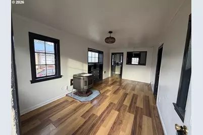 1066 S 8th St, Coos Bay, OR 97420 - Photo 6
