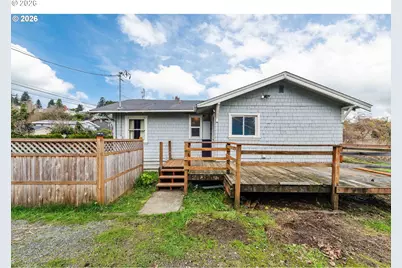 1066 S 8th St, Coos Bay, OR 97420 - Photo 2