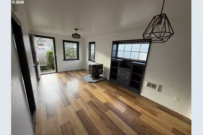 1066 S 8th St, Coos Bay, OR 97420 - Photo 8