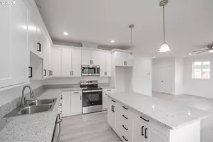 2476 Roll Tide Ct, Lebanon, OR 97355 - Photo 10