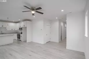 2476 Roll Tide Ct, Lebanon, OR 97355 - Photo 6