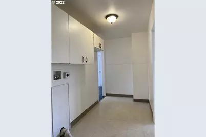 15725 SE Stark St, Portland, OR 97233 - Photo 20